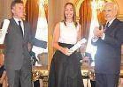 En silencio, Macri y Vidal recibieron su diploma