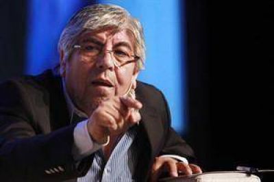 Moyano amenaza con irse de la CGT y salir a la calle