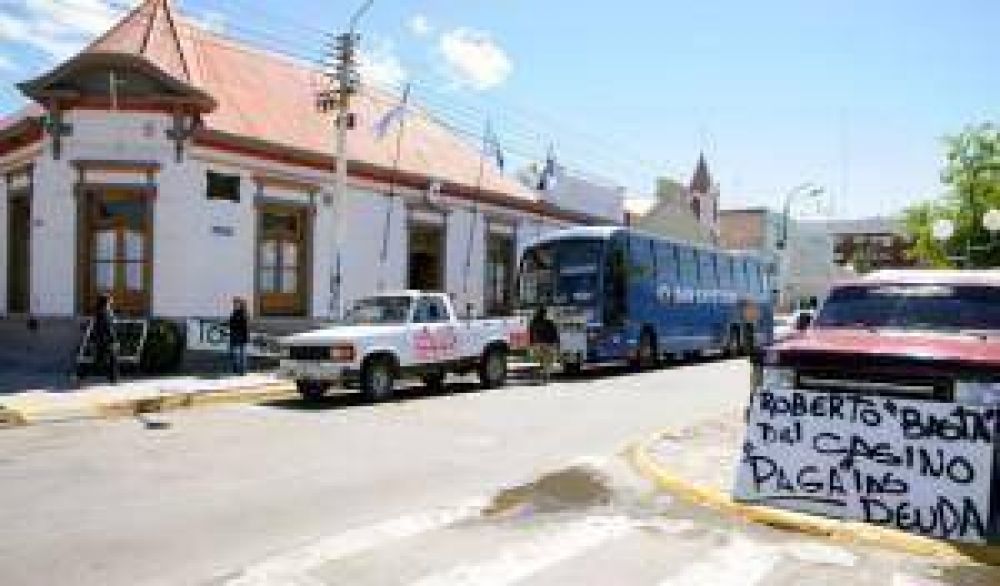 Complicada despedida del Intendente Roquel. 