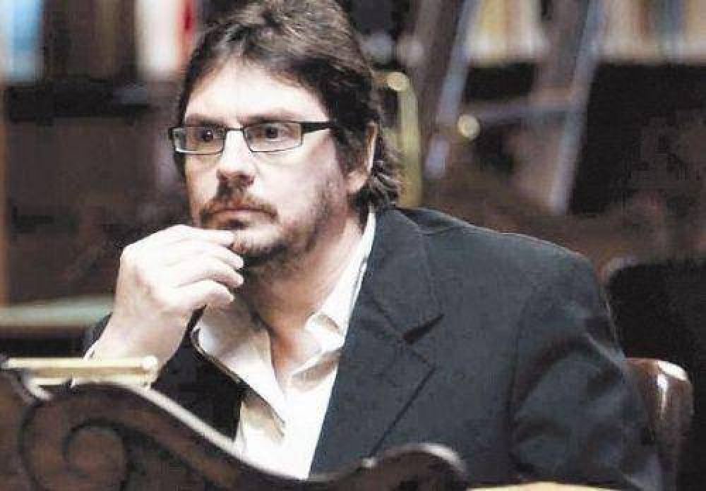 Hoy, Felipe Pigna estar� en el Centro del Conocimiento 