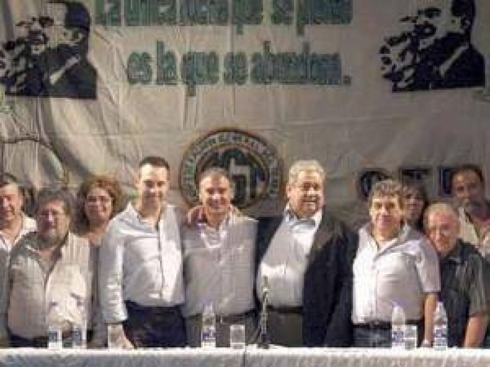 Aldo Castro asumi� por tercera vez al frente de los municipales