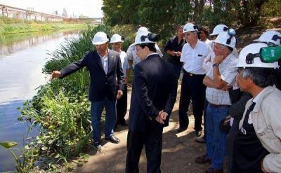 El intendente Mario Secco recorri el rea de trabajo para adecuacin ambiental de los canales Este y Oeste