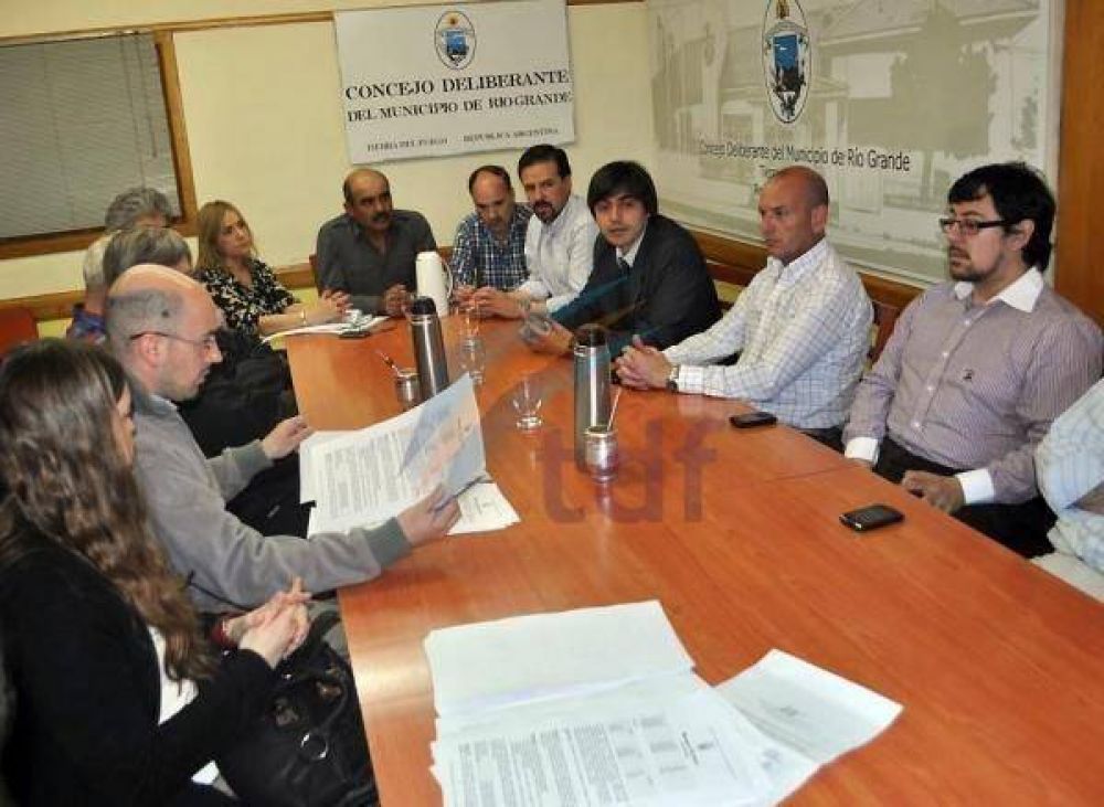 Concejales eval�an el C�digo Tributario para un rec�lculo de impuestos y tasas "con equidad social"