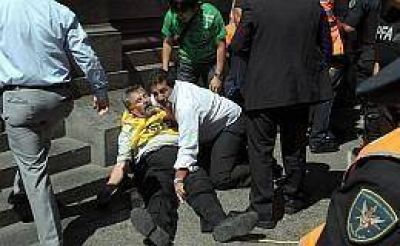 Castells intent� ingresar al Congreso por la fuerza y se descompens�