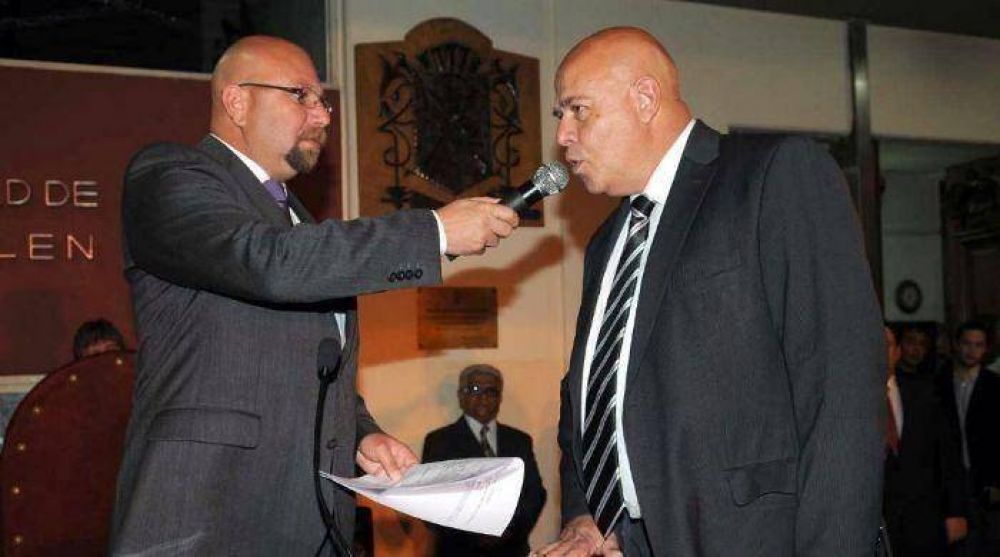Reasumi� Abraham y se comprometi� con el �rea metropolitana