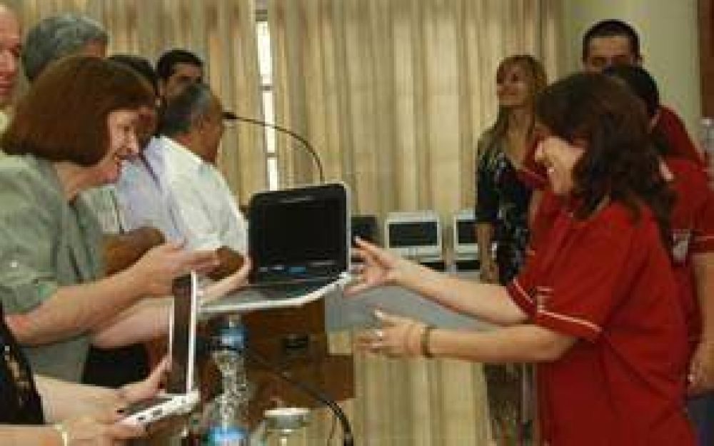 M�s 35 mil alumnos gozan de sus netbooks