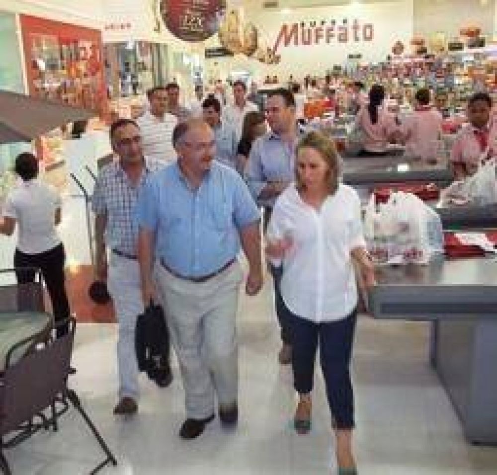 Buscan colocar productos de SAPEM riojanas en g�ndolas de Brasil