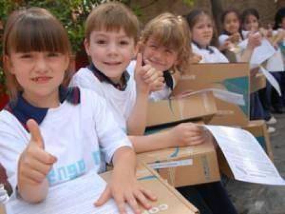 Repartieron 516 netbooks entre tres escuelas privadas puntanas