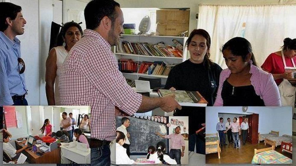 El Ministro de Educaci�n visit� la escuela digital �Feliciana Sa� del Pueblo Ranquel