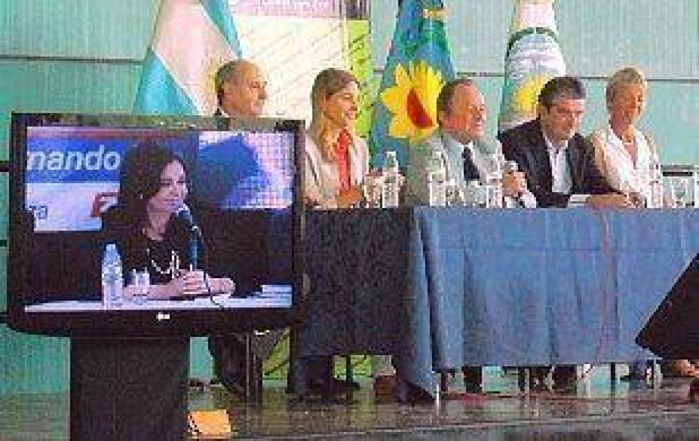 Cristina y Garc�a dejaron inaugurado el puente del Aliviador Bicentenario