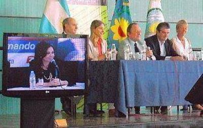 Cristina y Garc�a dejaron inaugurado el puente del Aliviador Bicentenario