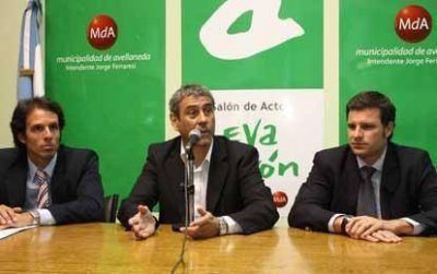 El Intendente realiz� la firma de escrituras para la entrega de t�tulos de propiedad