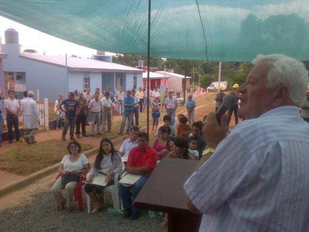 El Gobernador entreg� viviendas en San Antonio