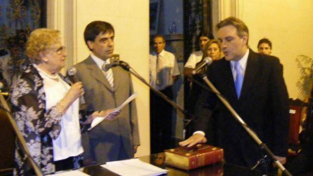 San Francisco: jur� Llaryora y no confirm� si ser� ministro