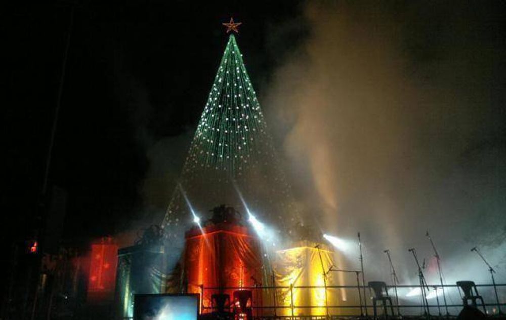C�rdoba encendi� su �rbol de Navidad en la Plaza Espa�a