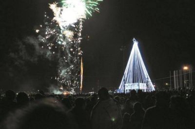 La ciudad de R�o Grande vivi� intensamente el encendido del Arbol Navide�o