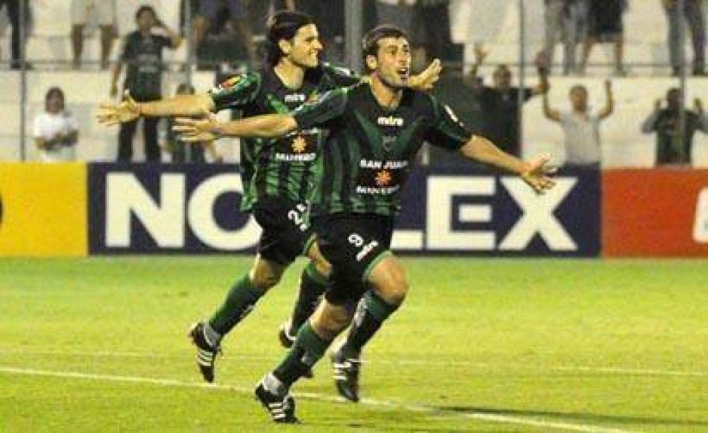 San Mart�n se trajo un punto clave de Rosario al empatar con Newell's