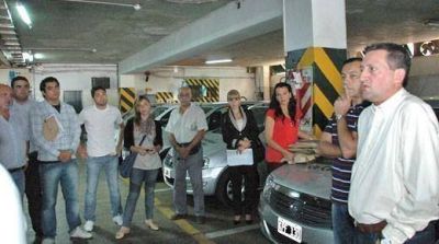 A horas de partir, Giacomino entreg� 10 veh�culos 0 km a empleados municipales
