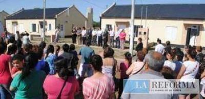 El Gobierno provincial entreg� 24 nuevas viviendas en Anguil