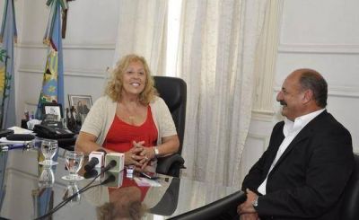La Intendente Municipal Stella Maris Giroldi recibi� al titular del Hcd, Carlos Cazador