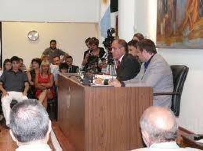 Asumieron los nuevos ediles y Simoniello fue electo presidente del Concejo