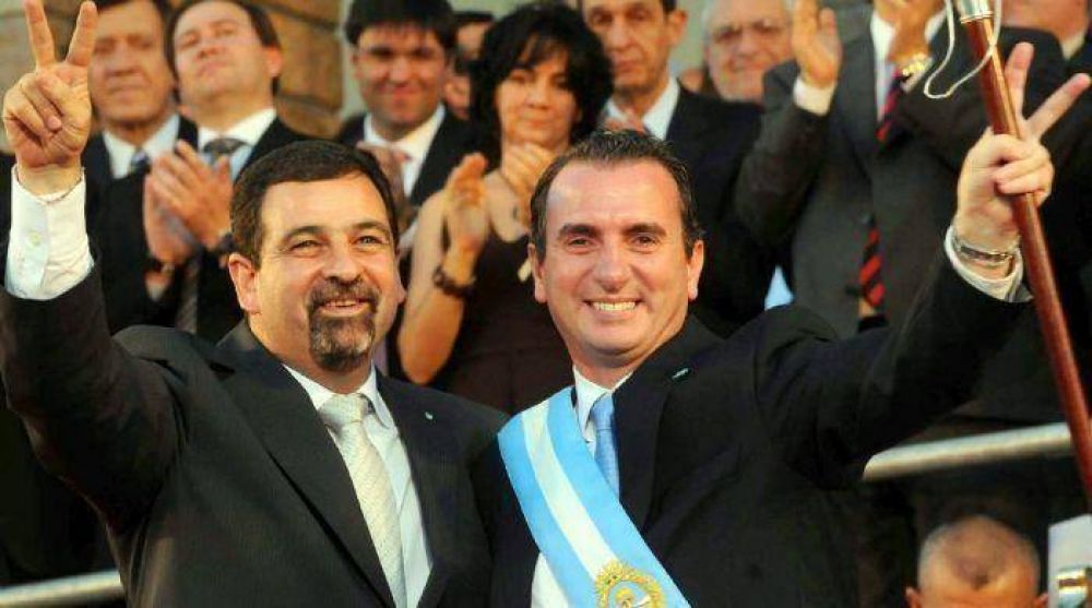 P�rez asumi� la gobernaci�n con una promesa de mayor di�logo