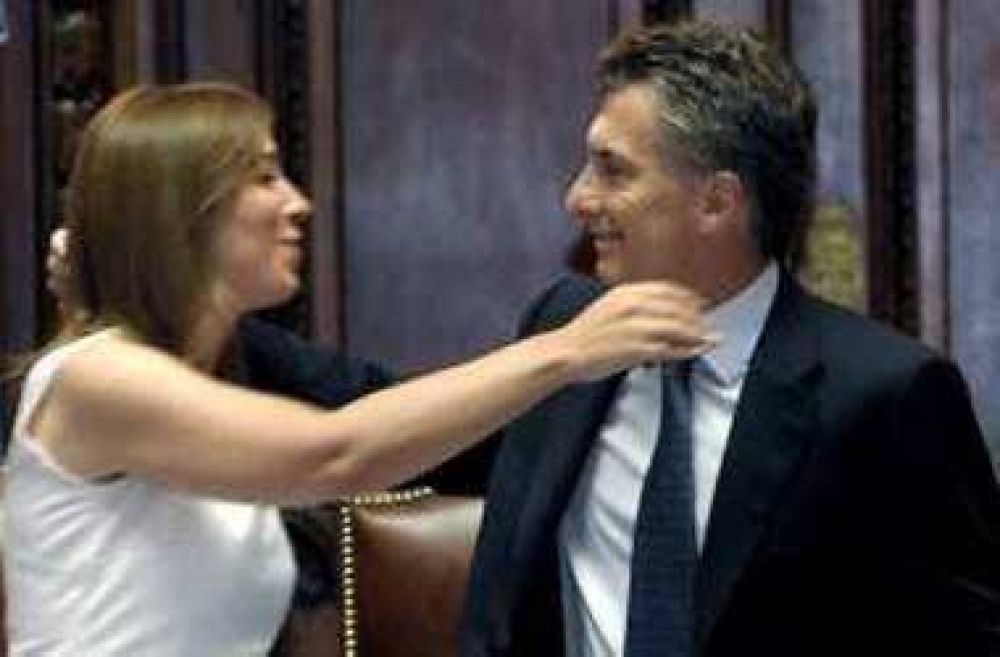 Macri prest� juramento y pidi� superar "enemistades ego�stas" 