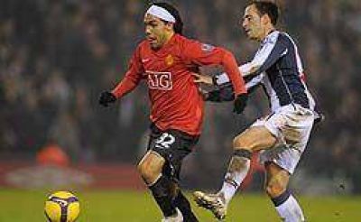 Tevez marc� en la goleada del Manchester.