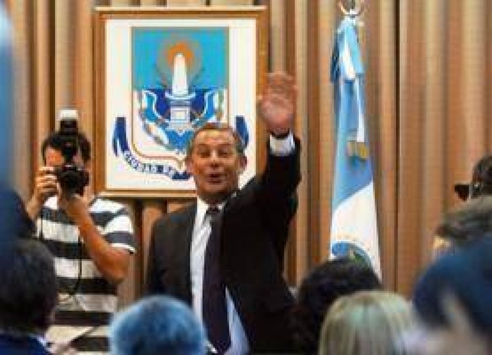Asumi� Quiroga: prometi� firmeza y di�logo