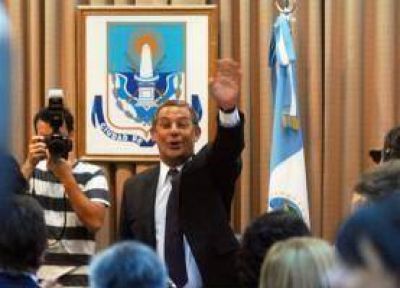 Asumi� Quiroga: prometi� firmeza y di�logo