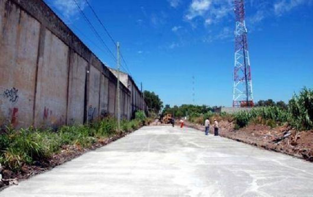 Comenz� la pavimentaci�n de la calle Libres del Sur una importante arteria que conecta con Ruta 4