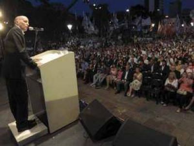 Mart�n asumi� como Intendente en una fiesta popular hist�rica 