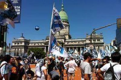 Jur� Cristina Kirchner y advirti�: "No soy la presidenta de las corporaciones"