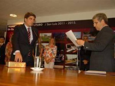Poggi les tom� juramento a sus ministros