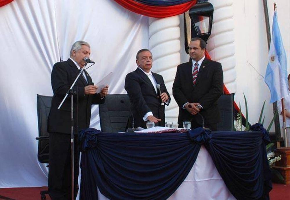 Z�ccaro asumi� su tercer mandato como intendente