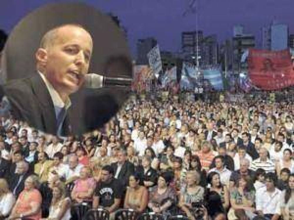 La cercan�a con los vecinos, la clave de Mart�n