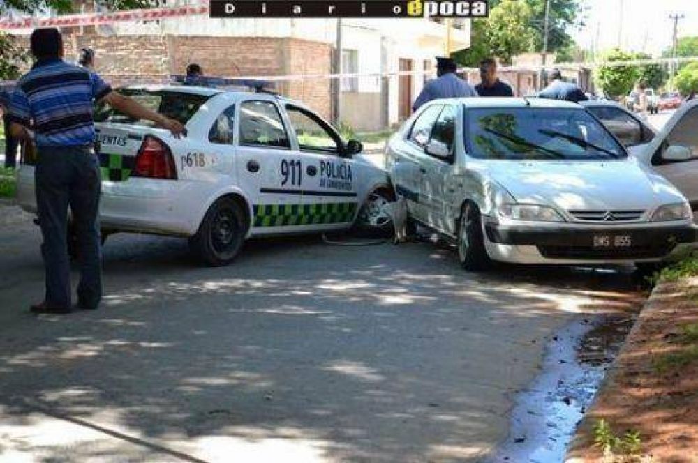 Atropell� a tres inspectores e impact� contra un patrullero