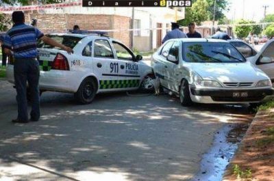 Atropell� a tres inspectores e impact� contra un patrullero