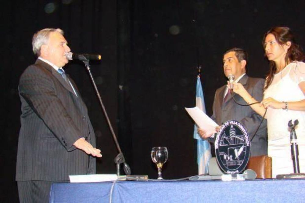 Horacio Vaqui� jur� por 4� vez como intendente de Villa Constituci�n