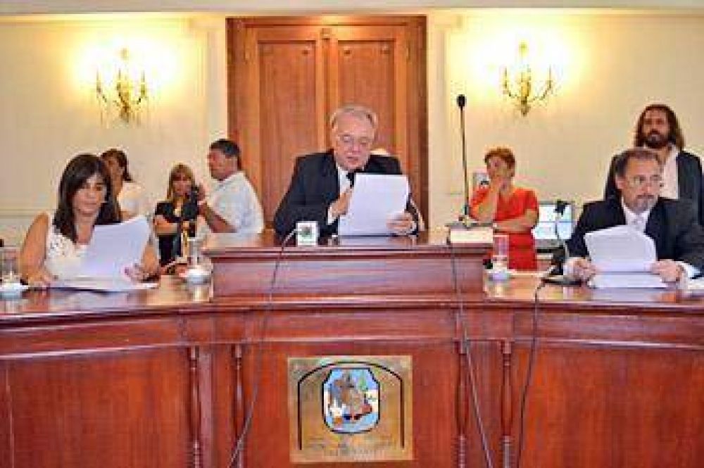 Pe�aloza: �Vamos a trabajar en forma permanente con todos los bloques�
