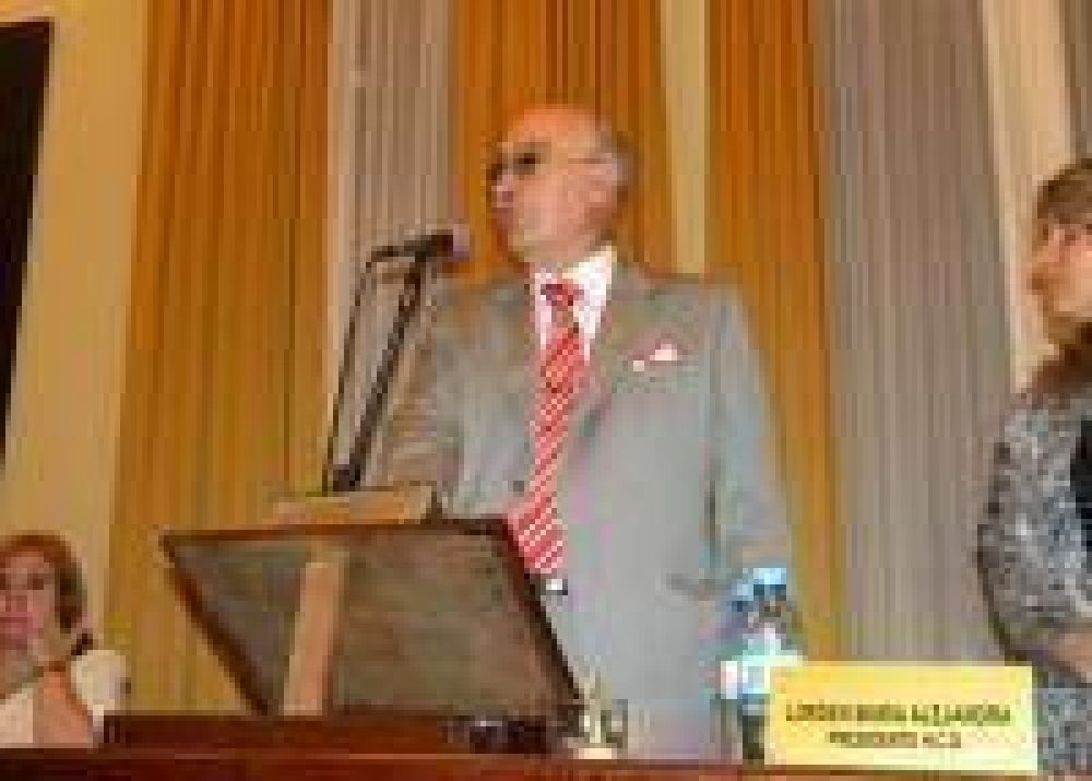 Jur� por sexta vez el Intendente Gorosito: �me parece que todos vamos a patear para el mismo arco, que todos vamos a trabajar para el crecimiento de Saladillo�
