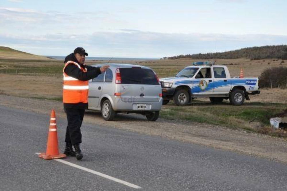 Una conductora result� fracturada en un vuelco al norte de Tolhuin