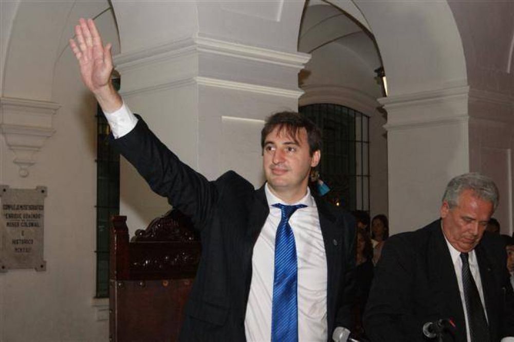LUJ�N - ASUNCI�N Y JURA DEL INTENDENTE DR. OSCAR LUCIANI ANTE EL HONORABLE CONCEJO DELIBERANTE