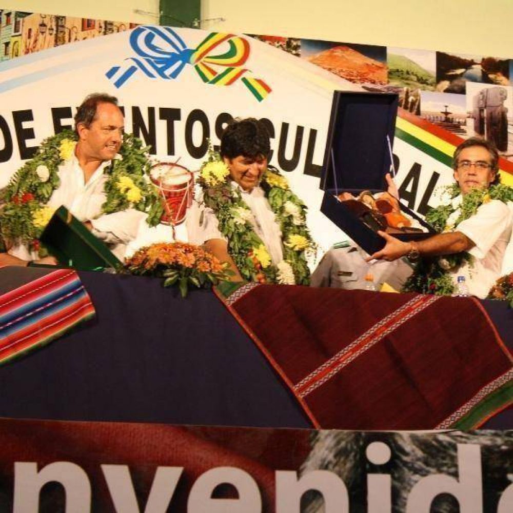  SANDRO GUZMAN, EVO MORALES  Y DANIEL SCIOLI ENCABEZARON UN MULTITUDINARIO ACTO EN LA SEDE DE LA COLECTIVIDAD BOLIVIANA DE ESCOBAR