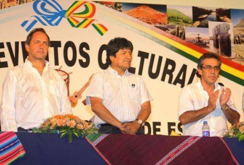 Guzman, Evo y Scioli en colectividad boliviana