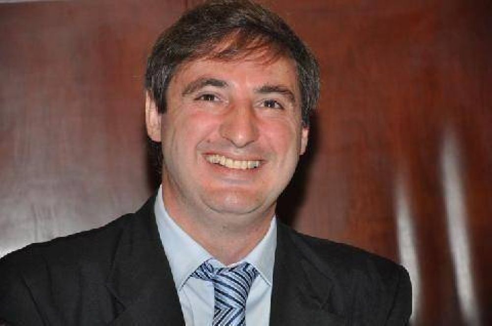 Oscar Luciani firm� los decretos de designaci�n de los nuevos funcionarios