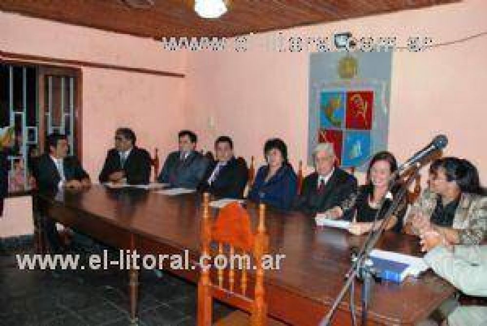 Tras las juras, se ampli� el Concejo en Itat� y se redujo en Santo Tom�