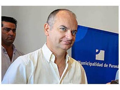 Grand critic� el estado de las dependencias del Concejo