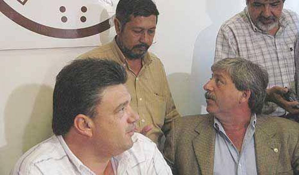 Dirigentes del agro rumian medidas ante la falta de respuesta oficial