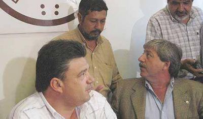 Dirigentes del agro rumian medidas ante la falta de respuesta oficial